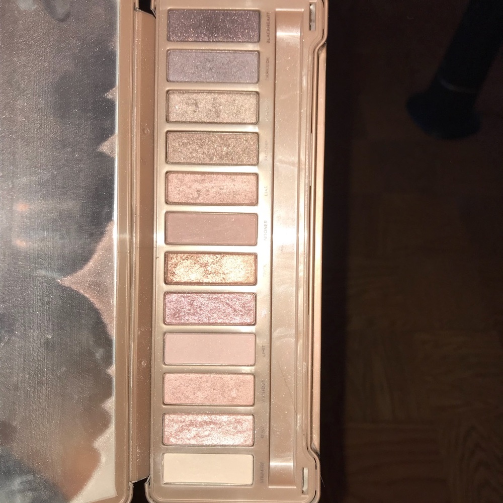 Urban Decay Naked 3 / lightly used